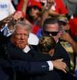 O candidato Donald Trump levou um tiro de raspão na orelha  Foto: Getty Images / Perfil Brasil