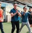 Ryan Reynolds, Hugh Jackman, Shawn Levy e Emma Corrin visitando o Maracanã  Foto: The Walt Disney/Divulgação / Estadão