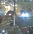 Motorista perde controle de carro, bate em mureta e em outros cinco veículos em Osasco, SP  Foto: Reprodução/Redes Sociais