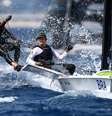 Dupla brasileira Martine Grael e Kahena Kunze realiza prova de vela.  Foto: Clive Mason / Getty Images