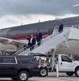 O ex-presidente dos Estados Unidos Donald Trump, de 78 anos, chegou neste domingo, 14, a Milwaukee, em Wisconsin.   Foto: Reprodução/Redes Sociais 