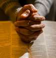 Aprenda os poderosos salmos para afastar a negatividade  Foto: Shutterstock / João Bidu
