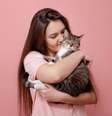 Apesar da reputação de independência, gatos formam laços emocionais com seus tutores e precisam de rotina e companhia para se sentirem seguros  Foto: Denis Val | Shutterstock / Portal EdiCase