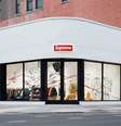 A Supreme é uma marca de "streetwear" de luxo  Foto: Divulgação/Supreme