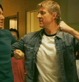 Daniel LaRusso (Ralph Macchio) e Jonnhy Lawrence (William Zabka) em Cobra Kai.  Foto: Adoro Cinema