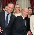 Kamala Harris e o marido Douglas Emhoff na festa de aniversário de Joe Biden em 2017  Foto: Reprodução/Redes sociais / Perfil Brasil