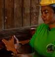 Cooperação alemã financiou projetos de manejo sustentável da Floresta Amazônica, como o desta cooperativa do Tapajós, no Pará, que produz peças em madeira de origem certificada  Foto: DW / Deutsche Welle