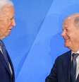 O chanceler federal alemão, Olaf Scholz (d), e Biden: A "Decisão de não concorrer novamente merece respeito", diz o alemão  Foto: DW / Deutsche Welle