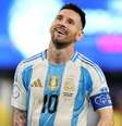 Messi não está no grupo argentino que disputa a Olimpíada de Paris, mas acompanhou a estreia –  Foto: Charly Triballeau/AFP via Getty Images / Jogada10