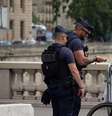 As ruas de Paris estão com o trânsito alterado enquanto as autoridades fecham vias para a cerimônia de abertura  Foto: BBC News Brasil