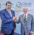 O presidente do Brasil, Luiz Inácio Lula da Silva, cumprimenta o ditador da Venezuela, Nicolás Maduro  Foto: Ricardo Stuckert /Presidência da República / Estadão