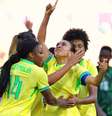 Jogadoras brasileiras celebram gol da vitória contra a Nigéria  Foto: Juan Manuel Serrano Arce/Getty Images