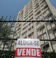 Placa de imóvel para alugar em condomínio em Moema, zona sul de São Paulo  Foto: Felipe Rau/Estadão / Estadão