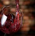 Muitos estudos que ligaram o consumo moderado de álcool à longevidade são de má qualidade  Foto: iStock / Jairo Bouer