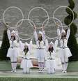 Artistas ensaiam próximo ao Rio Sena antes da cerimônia de abertura da Olimpíada de Paris-2024  Foto: REUTERS/Stefan Wermuth