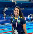 Ana Carolina 2  Foto: Ana Carolina Vieira à beira da piscina em Paris.  Instagram/ @_anavieeiraa / Olimpíada Todo Dia