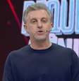Luciano Huck mostra aparelho inédito usado para ajudar em quadro com crianças no Domingão   Foto: Reprodução / Globo / RD1