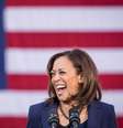 A vice-presidente Kamala Harris busca mobilizar os eleitores democratas  Foto: Getty Images / BBC News Brasil
