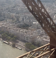 subida ao alto da Torre Eiffel pode ter contornos dramáticos e com muita emoção se você tem medo de altura  Foto: Redação Terra