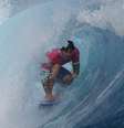 Gabriel Medina vai ter que esperar para cair na água neste sábado  Foto: Carlos Barria/Reuters