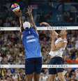 Evandro e Arthur estão invictos nos Jogos Olímpicos de Paris  Foto: REUTERS/Louisa Gouliamaki