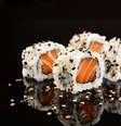 Uramaki de salmão (sushi invertido) (  Foto: Marcelo_Krelling | Shutterstock / Portal EdiCase
