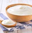 O iogurte natural é rico em nutrientes essenciais  Foto: itor | Shutterstock / Portal EdiCase