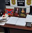Polícia encontrou artigos nazistas, como símbolos e liros sobre o ditador Adolf Hitler  Foto: Divulgação/Polícia Civil
