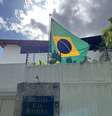 Embaixada da Argentina na Venezuela com bandeira do Brasil hasteada.  Foto: Reprodução