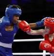Jucielen Cerqueira Romeu, do Brasil, em ação contra a turca Esra Yildiz Kahraman em busca de vaga na semifinal  Foto: REUTERS/Peter Cziborra