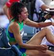 Valdileia Martins se machuca antes de realizar a sua primeira tentativa e abandona a final do salto em altura dos Jogos Olímpicos de Paris.  Foto: Wander Roberto/COB