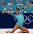 Rebeca Andrade compete com os cabelos presos  Foto:  REUTERS/Amanda Perobelli