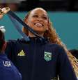 Rebeca Andrade conquistou ouro nesta segunda-feira, 5  Foto: REUTERS/Mike Blake