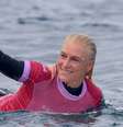 Tati Weston-Webb leva a prata no surfe nos Jogos de Paris  Foto: Carlos Barria/Reuters