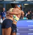 Ana Patrícia e Duda enfrentam a final do vôlei de praia nos Jogos de Paris  Foto: REUTERS/Louisa Gouliamaki