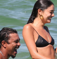 Sophie Charlotte e Xamã foram clicados na praia  Foto: Dilson Silva/AgNews