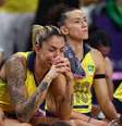 Thaisa lamenta derrota do Brasil diante dos EUA na semi do vôlei olímpico  Foto: REUTERS/Siphiwe Sibeko