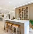 Um bar em casa pode representar elegância e entretenimento  Foto: Sheila Say | Shutterstock / Portal EdiCase