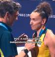 Giba colocou a medalha de ouro em Gabi e muitos torcedores interpretaram como 'zica'  Foto: Reprodução/Instagram @giba7oficial