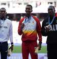 Atletas do salto triplo com medalhas  Foto: Esporte News Mundo