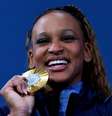Rebeca Andrade comemorando medalha de ouro no solo dos Jogos de Paris
  Foto: Reuters