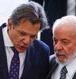 O presidente Luiz Inácio Lula da Silva (PT) com o ministro da Fazenda, Fernando Haddad (Fazenda), durante cerimônia no Palácio do Planalto no dia 3 de julho de 2024.  Foto: Wilton Junior/Estadão / Estadão