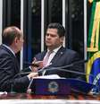 Relator da PEC da Anistia no Senado, Marcelo Castro, conversa com Davi Alcolumbre (à direita); os dois foram os principais articuladores da proposição na Casa.  Foto: Jefferson Rudy/Agência Senado / Estadão
