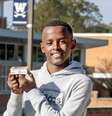 O jovem Heman Bekele criou um sabonete que pode ajudar no tratamento contra o câncer de pele  Foto: Divulgação
