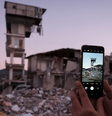 Smartphones possuem sensores embutidos que podem funcionar como sismômetros para detectar terremotos  Foto: Getty Images / BBC News Brasil