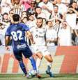 Guilherme, sob a marcação de Gustavo Talles –  Foto: Divulgação/Santos / Jogada10