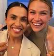 Marta posa para foto com Carrie, agora sua noiva –  Foto: Reprodução / Instagram / Jogada10
