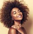 A transição capilar transforma um cabelo quimicamente modificado em natural  Foto: Sofia Zhuravetc | Shutterstock / Portal EdiCase