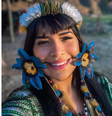Heloísa começou a cantar por influência do avô, que é o torezeiro da aldeia  Foto: Reprodução: Instagram/heloisaaraujoc