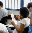 Aluna faz prova para o vestibular da USP. Letícia Souza de Jesus, que não é a da foto, prefere não ser fotografada.  Foto: Marcos Santos